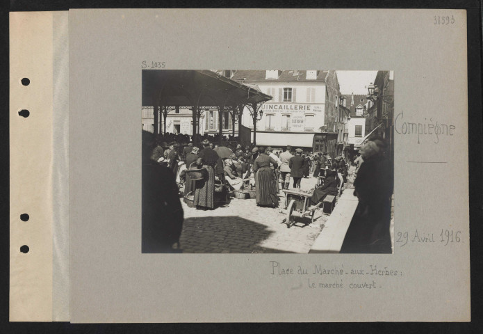 Compiègne. Place du Marché-aux-Herbes : le marché couvert