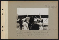 Villacoublay. Camp d'aviation. Visite du président Poincaré. Le président examine la nacelle d'un avion de bombardement
