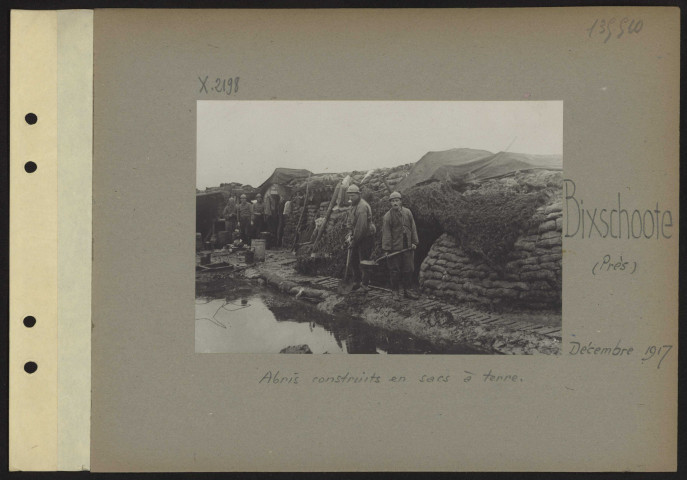 Bixshoote (près). Abris construits en sacs à terre