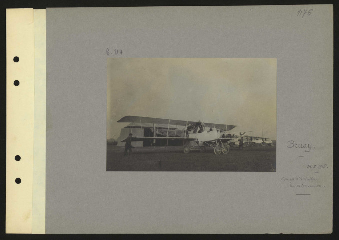 Bruay. Camp d'aviation. Un avion-canon