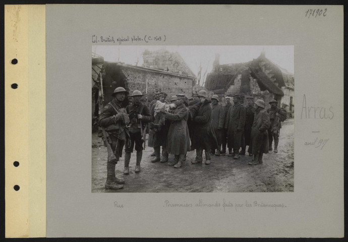Arras. Rue ? Prisonniers allemands faits par les Britanniques