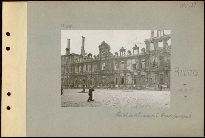 Reims. Hôtel de ville incendié. Façade principale