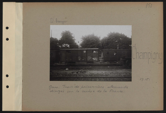 Champigny. Gare. Train de prisonniers allemands dirigés sur le centre de la France