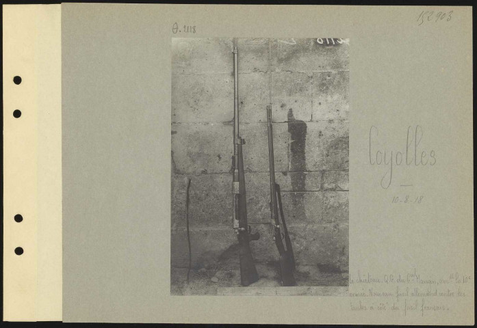 Coyolles. Le château. QG du Général Mangin, commandant la 10e armée. Nouveau fusil allemand contre les tanks à côté du fusil français