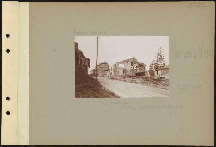 Marvaux-Vieux. Rue bombardée. Le village est occupé par les Allemands