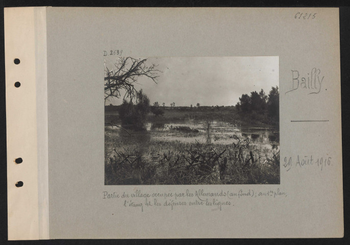 Bailly. Partie du village occupée par les Allemands (au fond) ; au premier plan, l'étang et les défenses entre les lignes