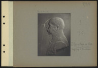 S.l. Lieutenant Général belge de Witte. Buste par le sculpteur sergent Eugène de Bremaecker