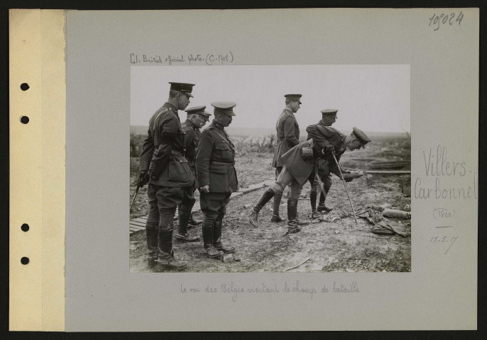 Villers-Carbonnel (près). Le roi des Belges visitant le champ de bataille