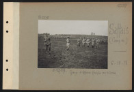 Saffais (camp de). Cf. n° 167898. Groupe d'officiers français sur le terrain