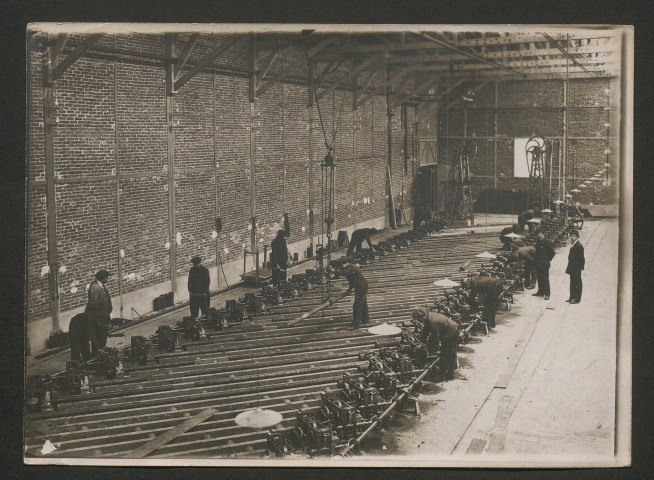 Fabrication d'obus à l'usine Vedovelli-Priestley et Cie à Paris (Seine)