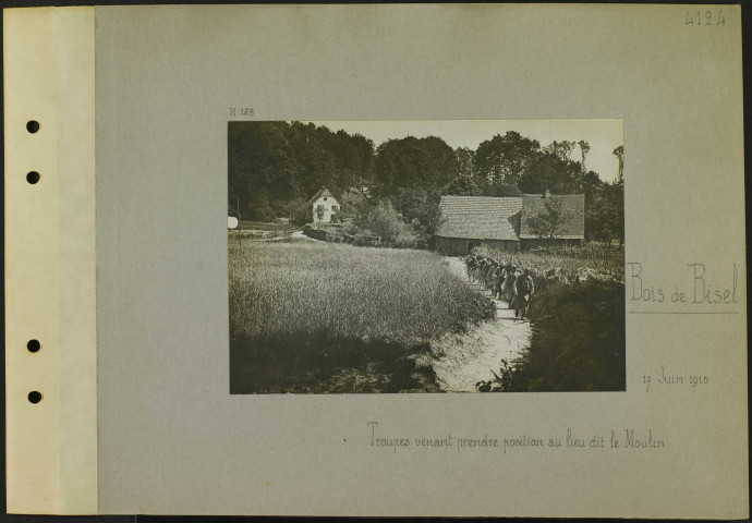 Bois de Bisel. Troupes venant prendre position au lieu-dit le Moulin