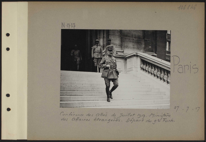 Paris. Conférence des alliés de juillet 1917. Ministère des Affaires étrangères. Départ du général Foch