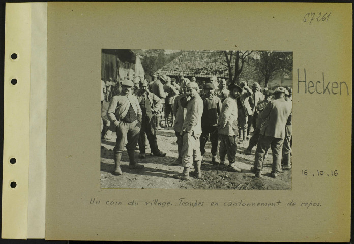 Hecken. Un coin du village. Troupes en cantonnement de repos