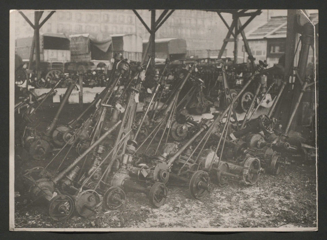 Paris, Champs-de-Mars, vente de voitures et motocyclettes