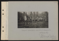 Villiers-sur-Coudun (près). Camp de l'arbre de la butte : construction d'un baraquement