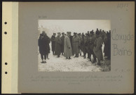 Coxyde-Bains. Le général Lyautey, ministre de la guerre, et le général Balfourier, commandant le 36e CA passent en revue des fusiliers-marins ayant pris part à la défense de Dixmude