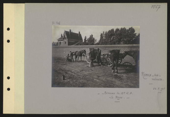 Nœux-les-Mines. Bivouac du 12e RA. La forge