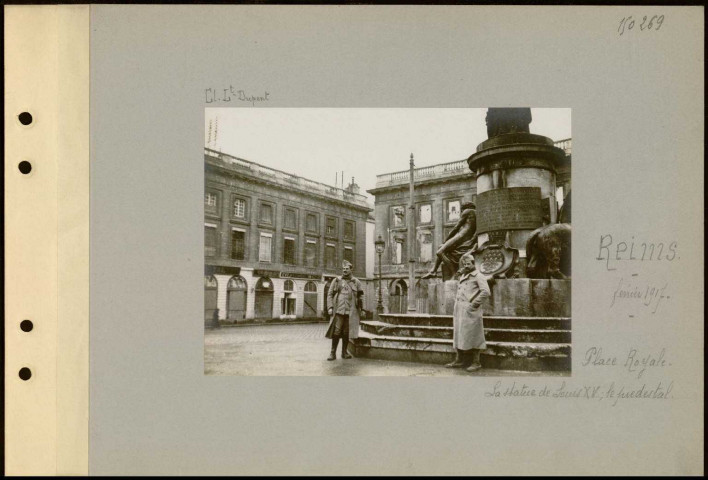 Reims. Place Royale. La statue de Louis XV ; le piédestal