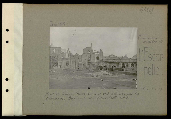 L'Escarpelle (Concession minière de). Nord de Douai. Fosses numéros 4 et 4 bis détruites par les Allemands. Bâtiments des fosses. (côté est)