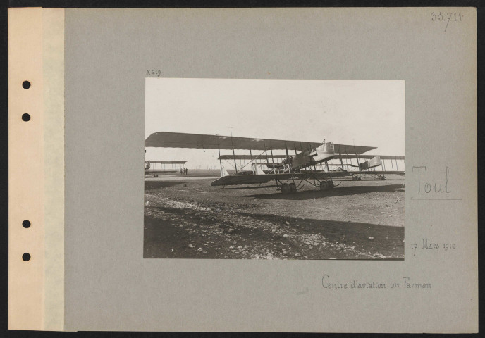 Toul. Centre d'aviation : un Farman