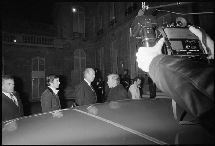 Giscard d'Estaing et Helmut Schmidt. Défilé du 11 novembre à la place de l'Étoile