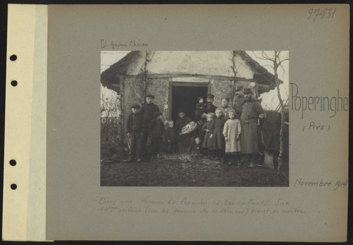 Poperinghe (près). Dans une ferme. Le fermier et ses enfants. Son 11e enfant (sur les genoux de la femme) vient de naître