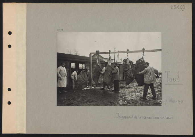 Toul. Chargement de la viande dans un train