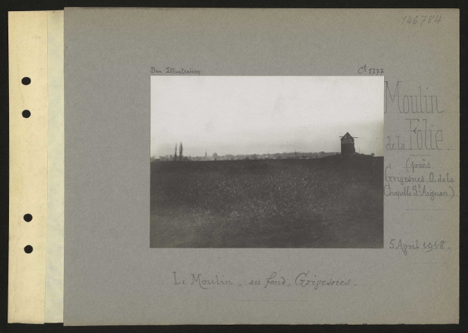 Ferme de la Folie (près Grivesnes ouest de la chapelle Saint-Aignan). Le moulin, au fond, Grivesnes