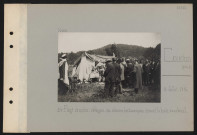Coudun (près de). Deuxième régiment de spahis : délégué des colonies britanniques devant la tente du colonel