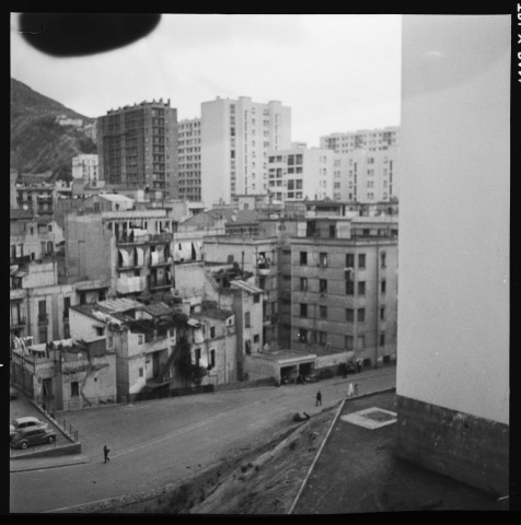 Vues d'immeubles et de maisons à Alger