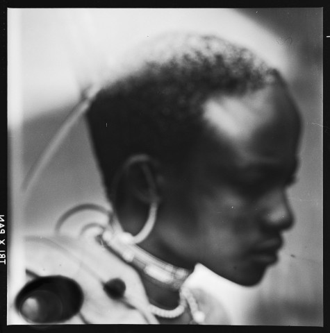 Portrait d'une jeune femme africaine
