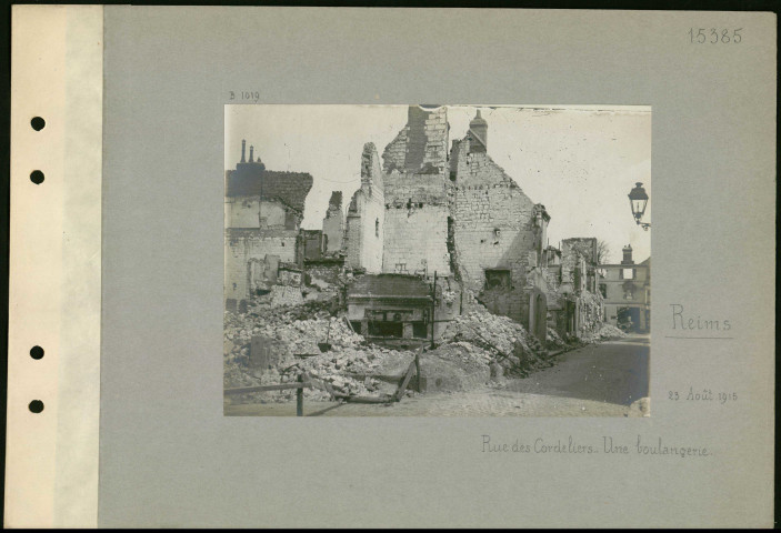 Reims. Rue des Cordeliers. Une boulangerie