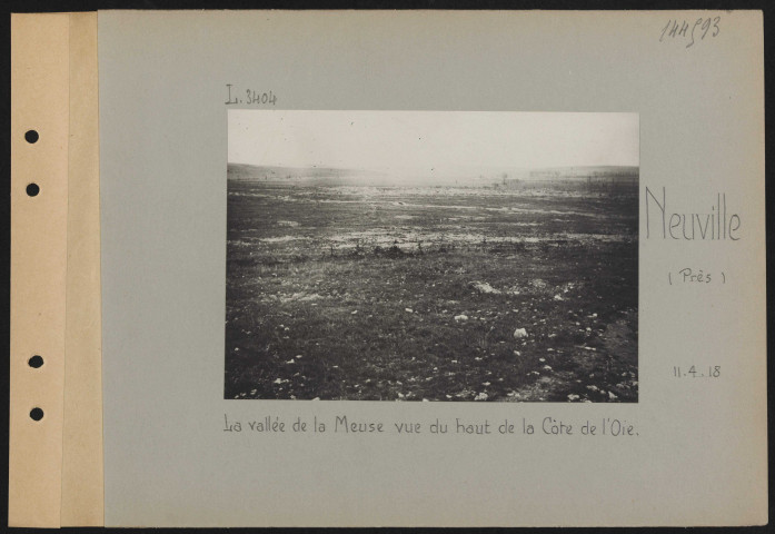Neuville (près). La vallée de la Meuse vue du haut de la Côte de l'Oie