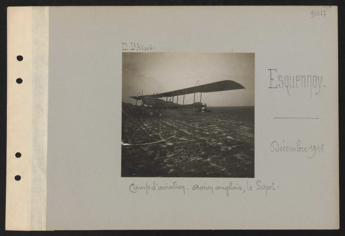 Esquennoy. Camp d'aviation. Avion anglais, le Short
