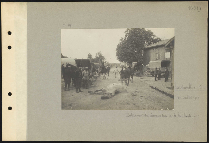 La Neuville-au-Pont. Enlèvement des chevaux tués par le bombardement