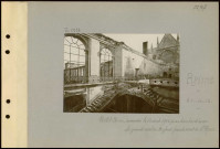 Reims. Hôtel-Dieu, incendié le 13 août 1916 par bombes d'avion. Le grand escalier. Au fond, façade nord de Saint-Rémi
