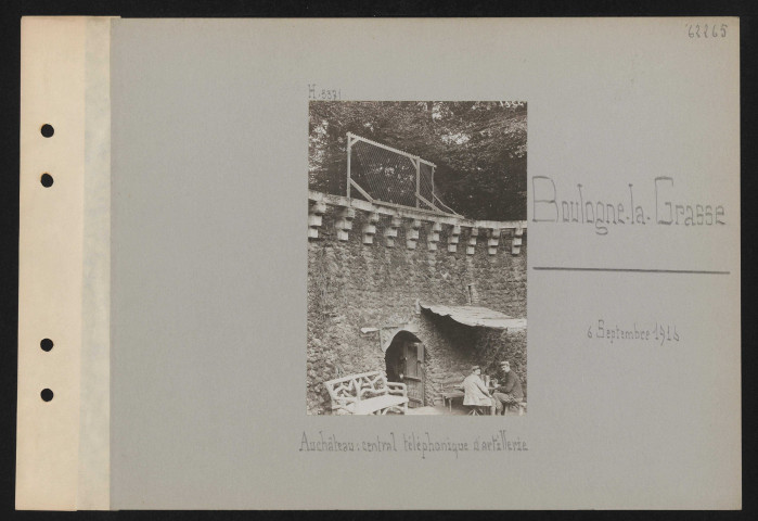 Boulogne-la-Grasse. Au château : central téléphonique d'artillerie