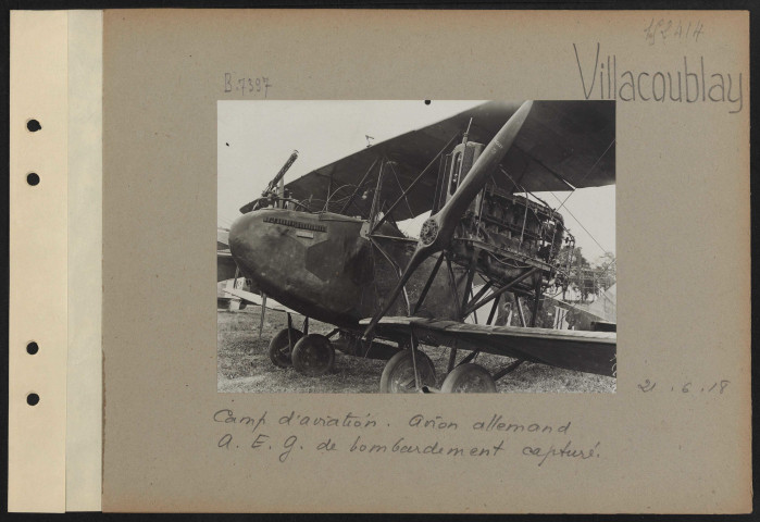 Villacoublay. Camp d'aviation. Avion allemand A.E.G. de bombardement capturé