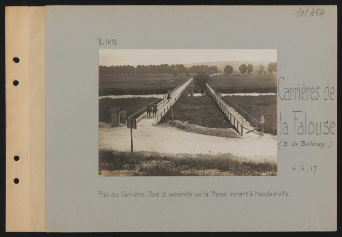 Carrières de la Falouse (est de Belleray). Près des carrières. Pont et passerelle sur la Meuse menant à Haudainville
