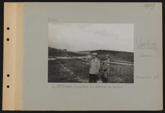 Verdun (devant). Le général Dubail inspectant les défenses de Verdun