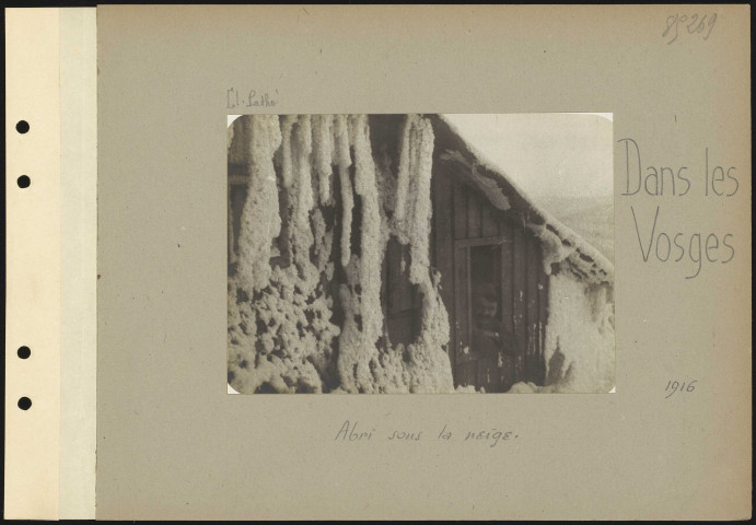 Dans les Vosges. Abri sous la neige