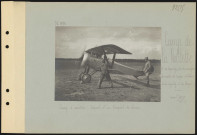 Camp de la Noblette (est de Cuperly, près du carrefour des routes de Suippes à Châlons et de Cuperly à La Cheppe). Camp d'aviation. Départ d'un Nieuport de chasse