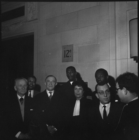 Albert Lévy, le secrétaire général du MRAP, lors d'un procès. Photographies représentant Xavier Vallat