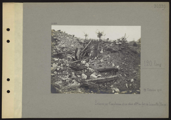 Fort de Liouville (Meuse). 120 long enterré par l'explosion d'un obus allemand