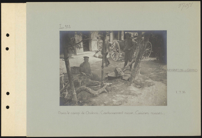 Mourmelon-le-Grand. Dans le camp de Châlons. Cantonnement russe. Cuisines russes