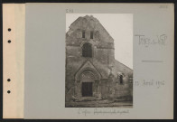 Tracy-le-Val. L'église : façade principale et portail