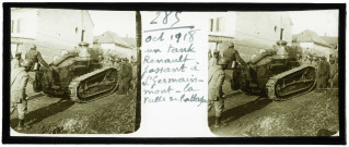 Un tank Renault passant à Saint-Germainmont, la veille de l'attaque