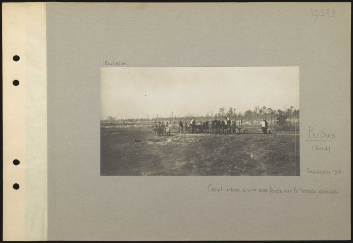 Perthes (nord). Construction d'une voie ferrée sur le terrain conquis