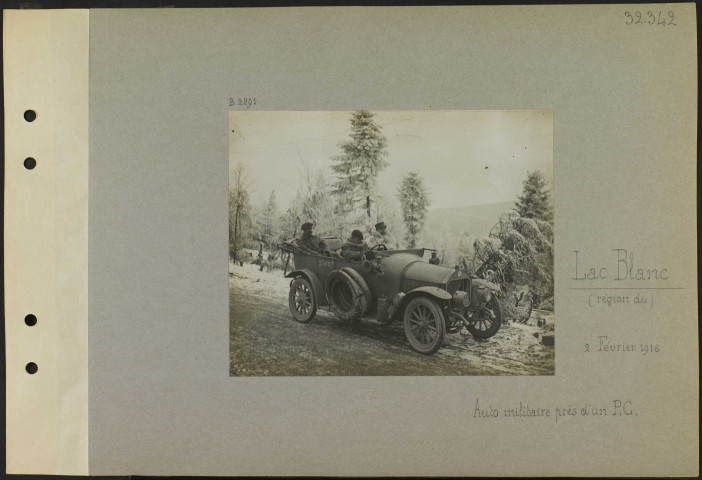Lac Blanc (Région du). Auto militaire près d'un poste de commandement