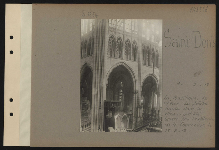 Saint-Denis. La basilique. Le chœur. Les fenêtres hautes dont les vitraux ont été brisés par l'explosion de La Courneuve, le 15.3.18